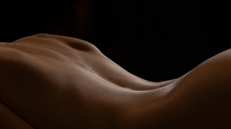 Bodyscape back curves shadow