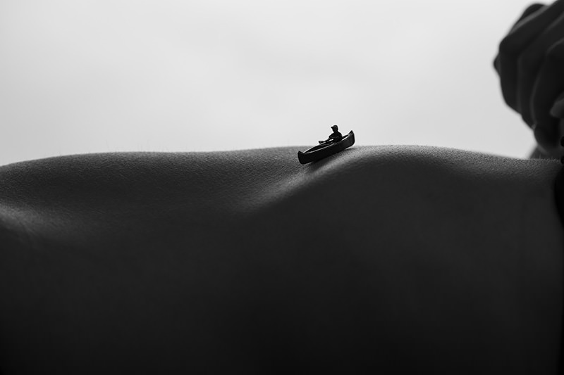 Bodyscape canoeist curved landscape